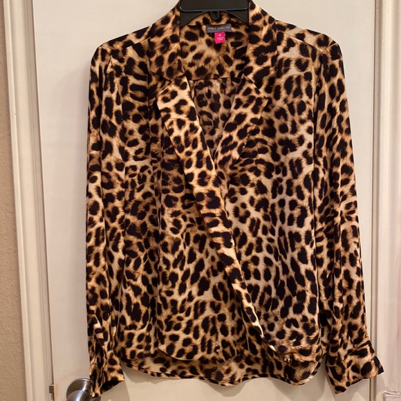 Blouse women’s medium. Front snap only. - Picture 1 of 1